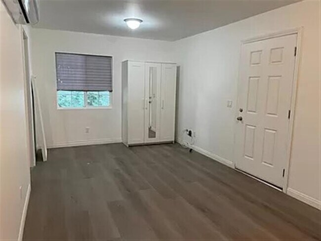Foto del edificio - 5820 Calvin Ave