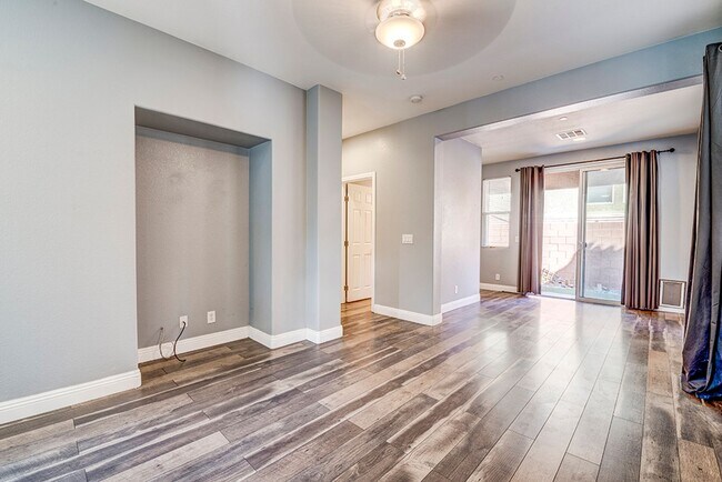 Foto del edificio - Status: Accepting Applications