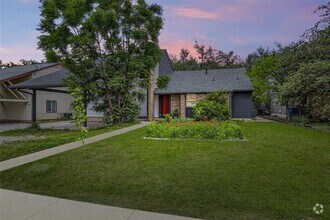 Building Photo - 6807 Woodhue Dr