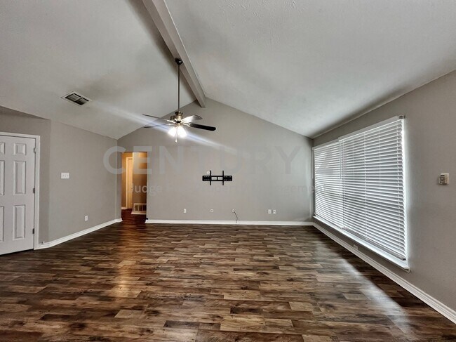 Building Photo - Lovely 3/2/2 In Arlington Available Now!