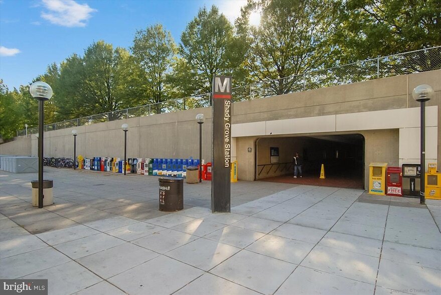 Building Photo - 16616 Crabbs Branch Way