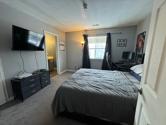 Master Bedroom - 4735 Josephine st