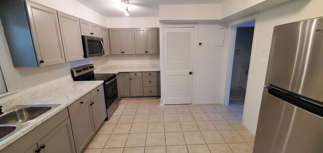 Building Photo - 1833 Johnson Street