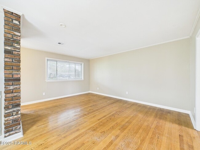 Building Photo - 216 Brentwood Blvd