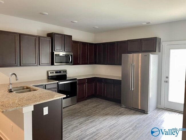 Building Photo - 421 Edgebrook Dr