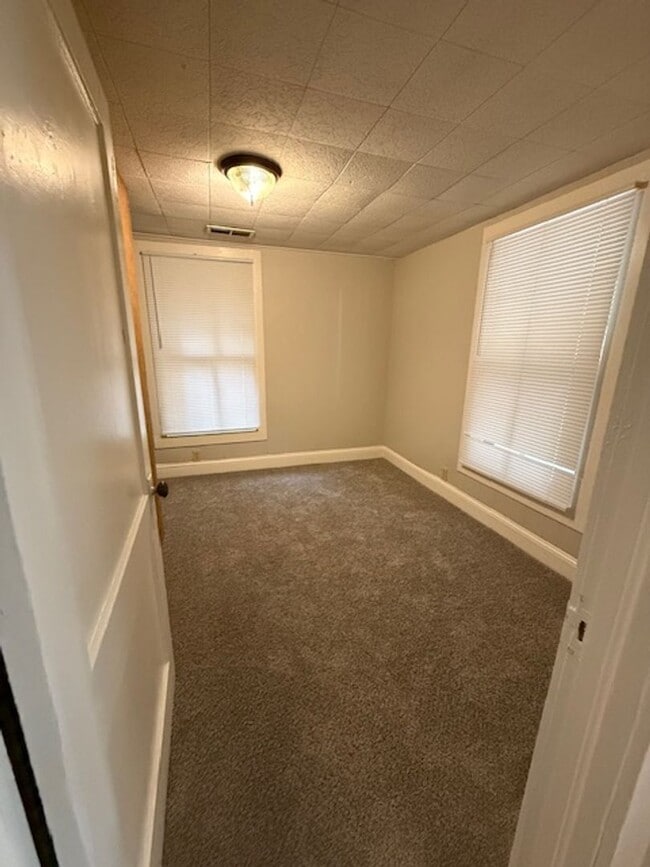 Foto del edificio - 2 Bedroom, 1.5-bathroom house