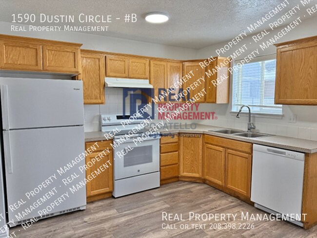Foto del edificio - MOVE IN SPECIAL - 3 Bedroom 1.5 Bath Apart...