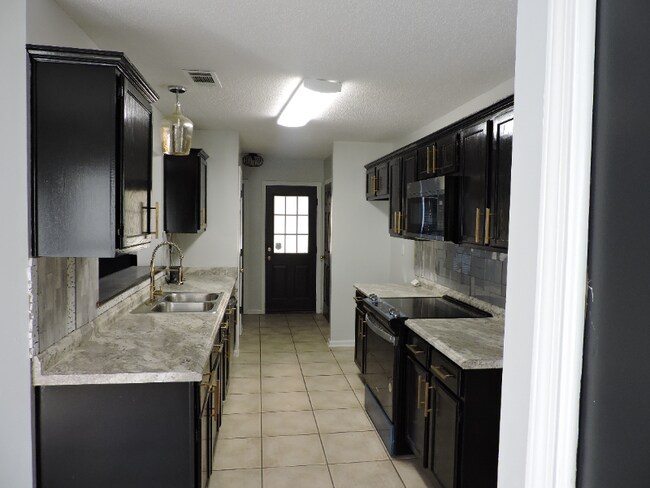 Foto del edificio - 7730 Hunters Green Cir N