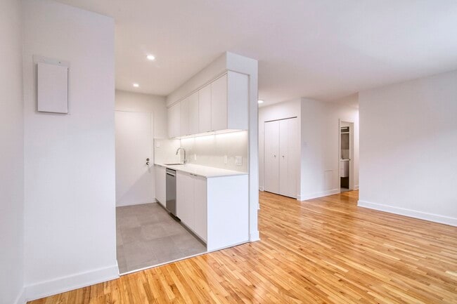 Photo du bâtiment - 735 Rue Gordon