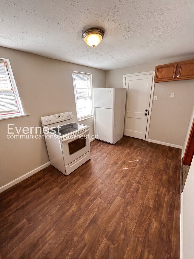 Foto del edificio - 2 Bed, 1 Bath Home with Garage / Pet-Friendly / Vouchers Accepted / Available Now!