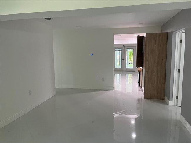 Building Photo - 1137 SW 8th Ave