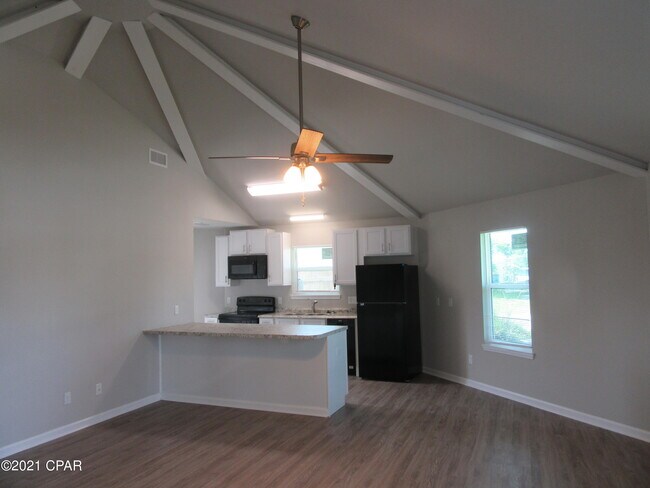 Foto del edificio - 1300 Grace Ave