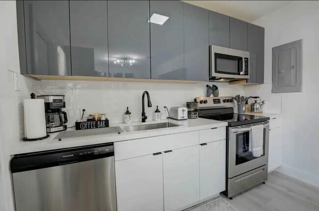 Foto del edificio - 2127 SW 19th Ter