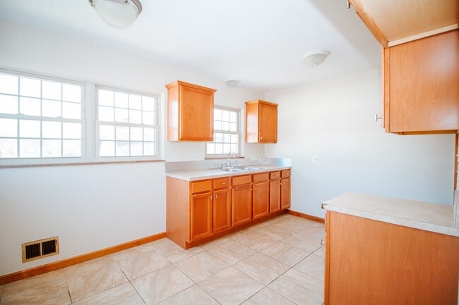 Foto del edificio - 2303 Mellwood Ave