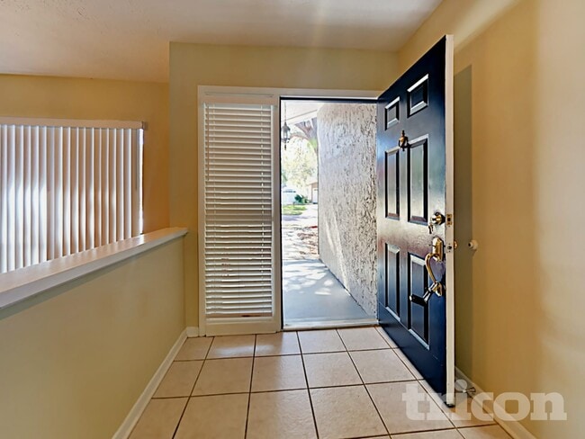 Foto del edificio - 610 Oakmoss Dr