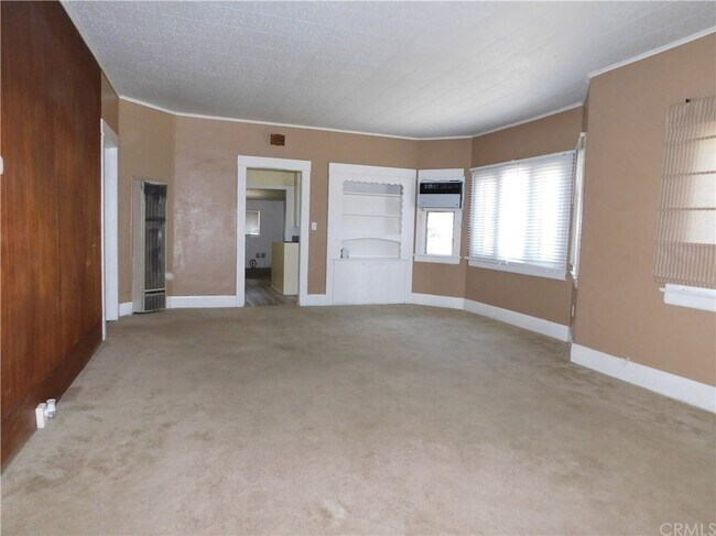 Building Photo - 873 N Towne Ave