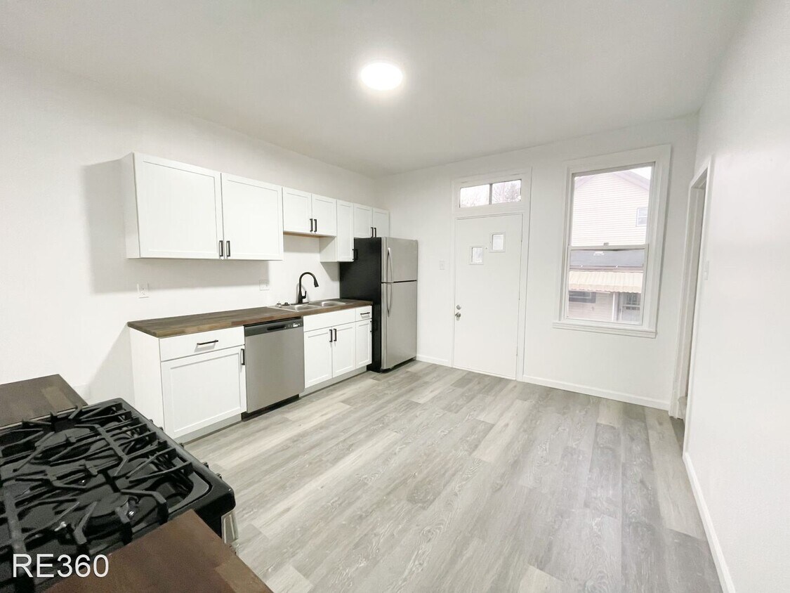 2 br, 1 bath House 949 Freeland St Alle... House Rental in