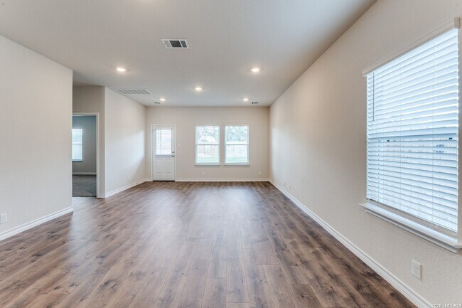 Foto del edificio - 5015 Gully Wy