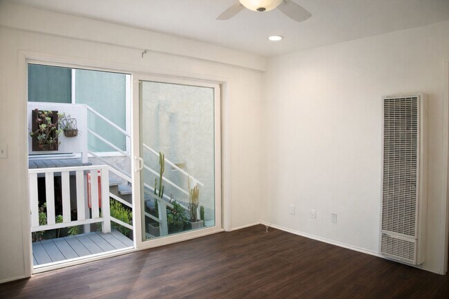 Foto del edificio - 733 Manhattan Beach Blvd