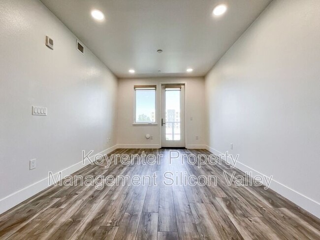 Foto del edificio - 42111 Osgood Rd