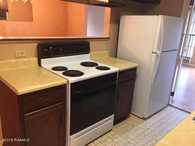 Building Photo - 106 Village Ln