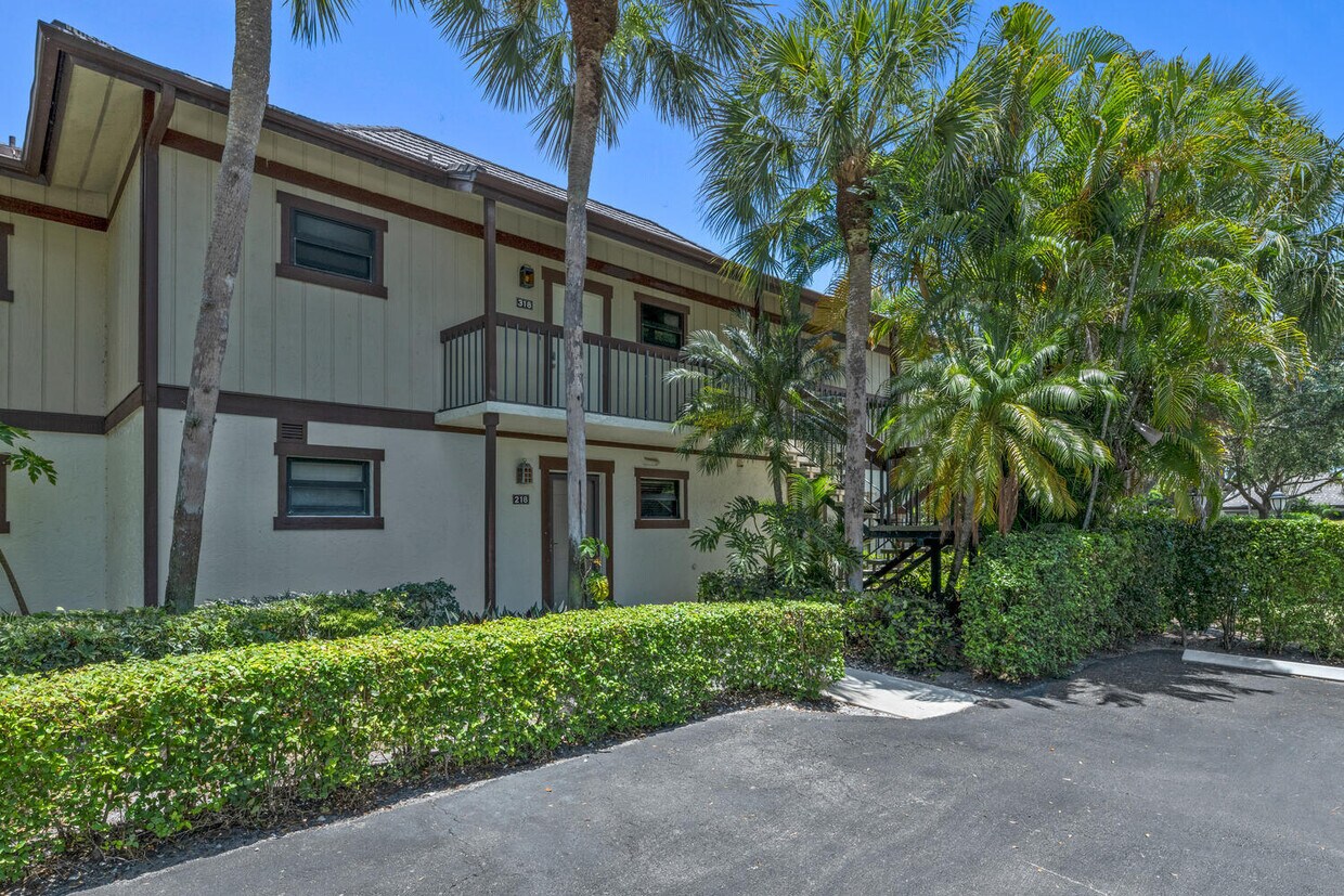 Primary Photo - 13334 Polo Club Rd