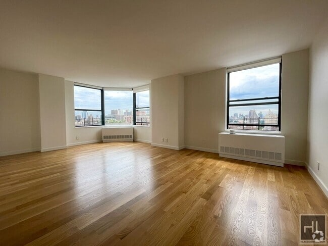 Building Photo - Beautiful 3 Bedroom 2.5 bath Apartment In ...
