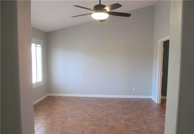 Foto del edificio - 713 Lexington Cross Dr