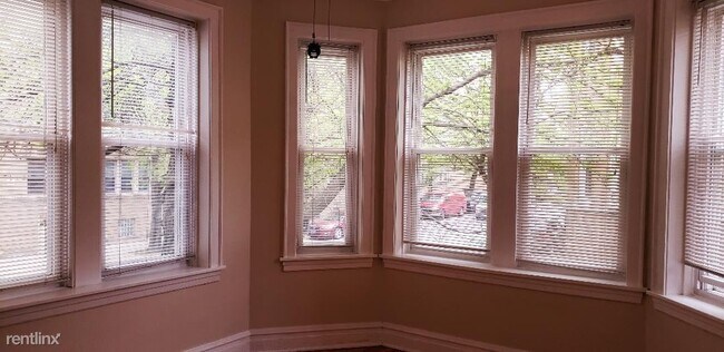 Building Photo - 4824 W Addison St