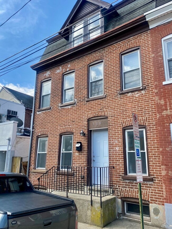 Building Photo - 508 Park St