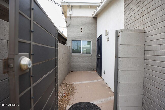 Foto del edificio - 925 W McDowell Rd