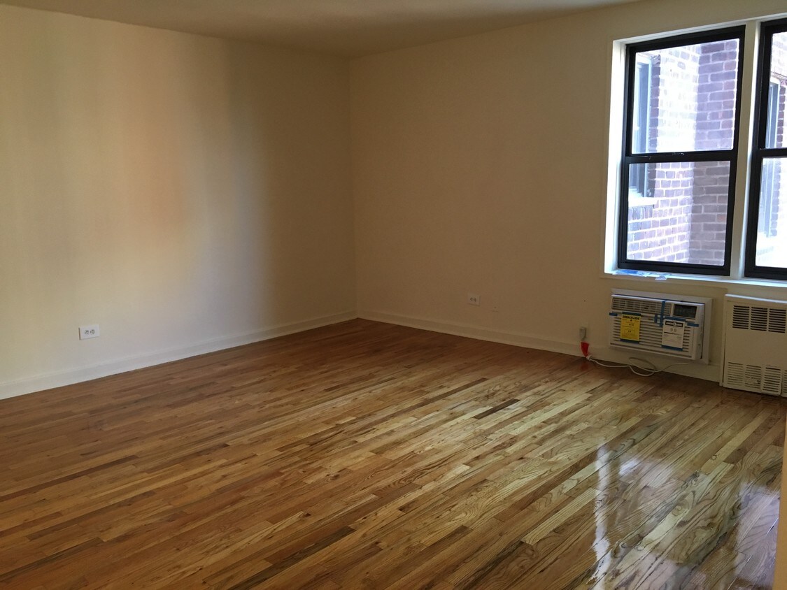 Primary Photo - 3520 Leverich St