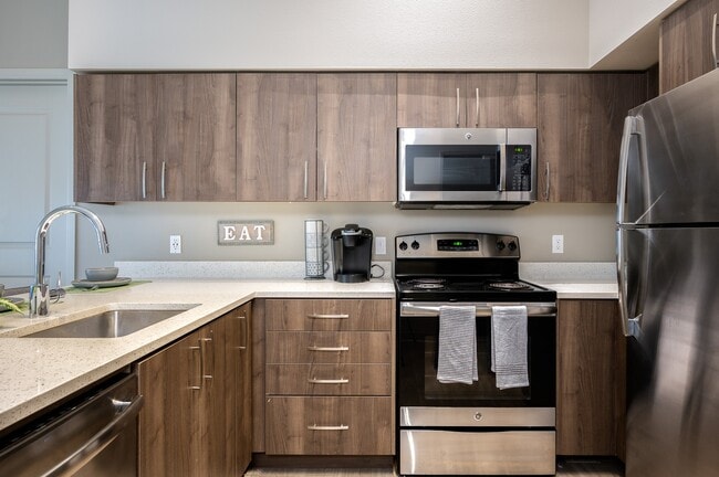Orchard Crossing | Kitchen - Orchard Crossing Apartments