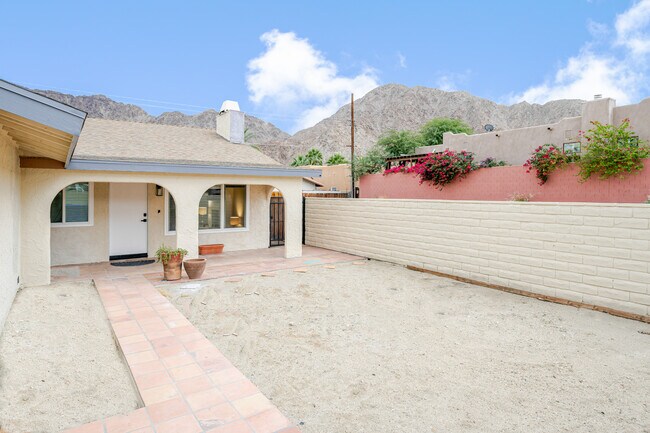 Foto del edificio - 53840 Eisenhower Dr