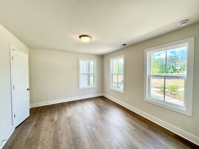 Foto del edificio - Your Alpharetta Retreat Awaits – Elegant T...