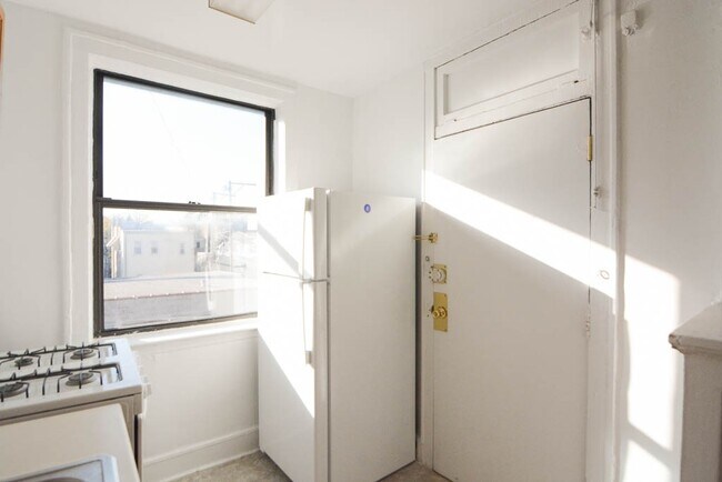 Foto del edificio - 2334 N Spaulding Ave