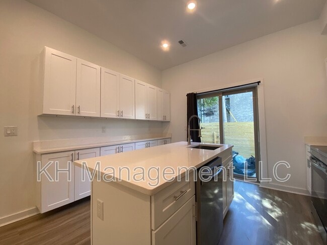 Building Photo - 976 N 45th St