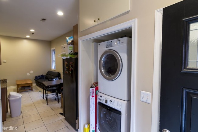 Building Photo - 2 br, 1 bath Apartment - 1627 W Porter Street