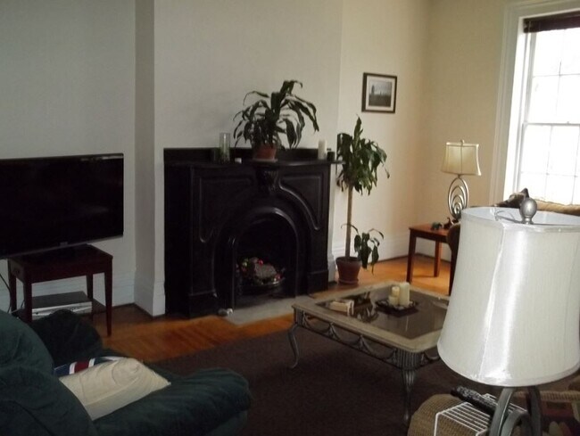 Sala de estar - 391 S Main St