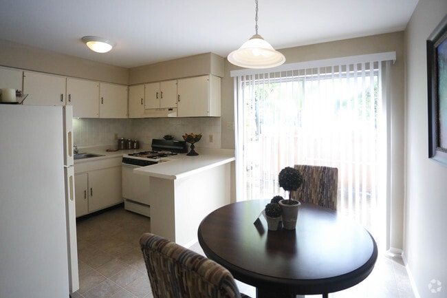 Interior Photo - The Groves Apartments and Townhomes