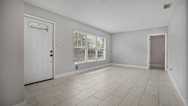 Building Photo - 2992 Chantilly Ave