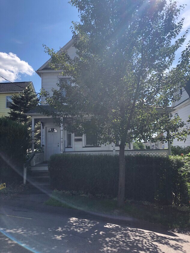 Primary Photo - 1025 Willow St