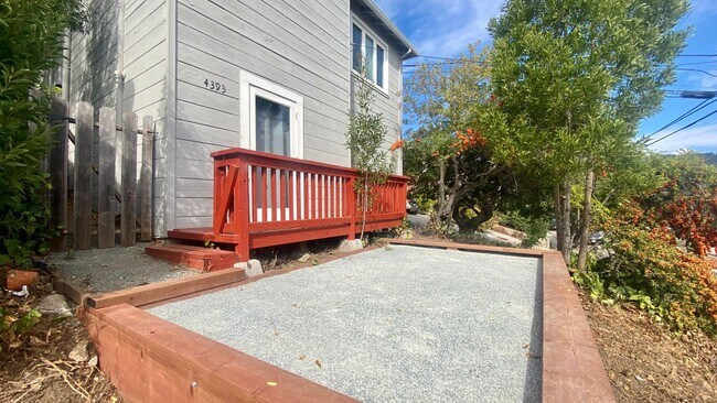 Building Photo - Enjoy South Bay Views from your Sunny & Pr...