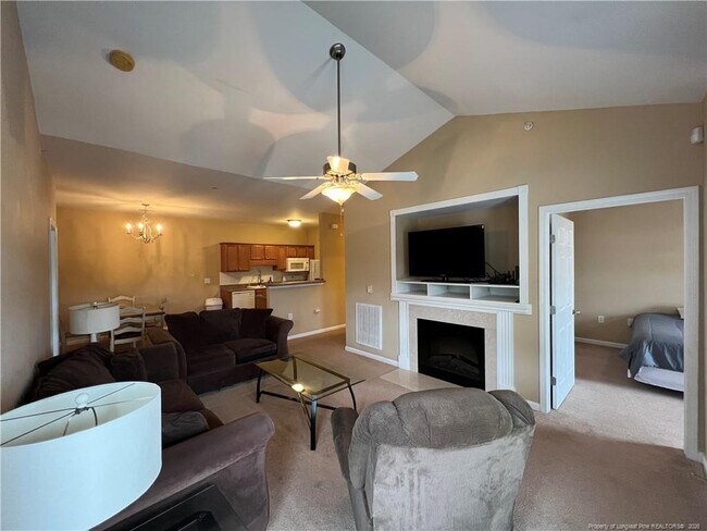 Foto del edificio - 621 Marshtree Ln