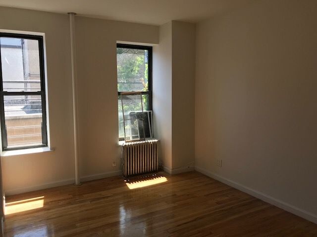 Foto del edificio - 438 W Broadway