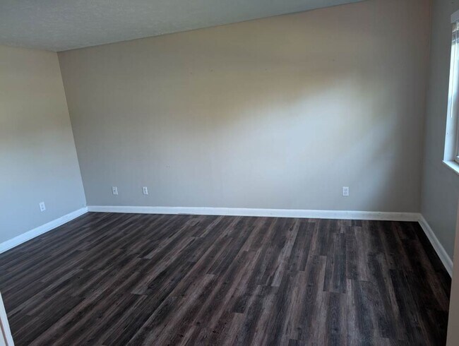 Foto del edificio - Spacious 2-Bedroom, 1-Bath Apartment Near Karns – Quiet Living with a Large Yard