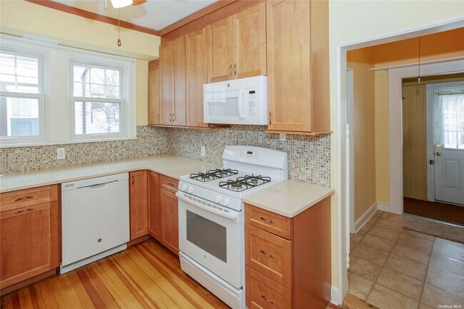 Building Photo - 40 Rockville Ave