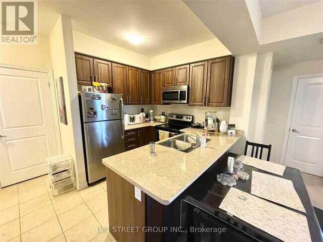 Photo du bâtiment - 276-276 Gatwick Dr