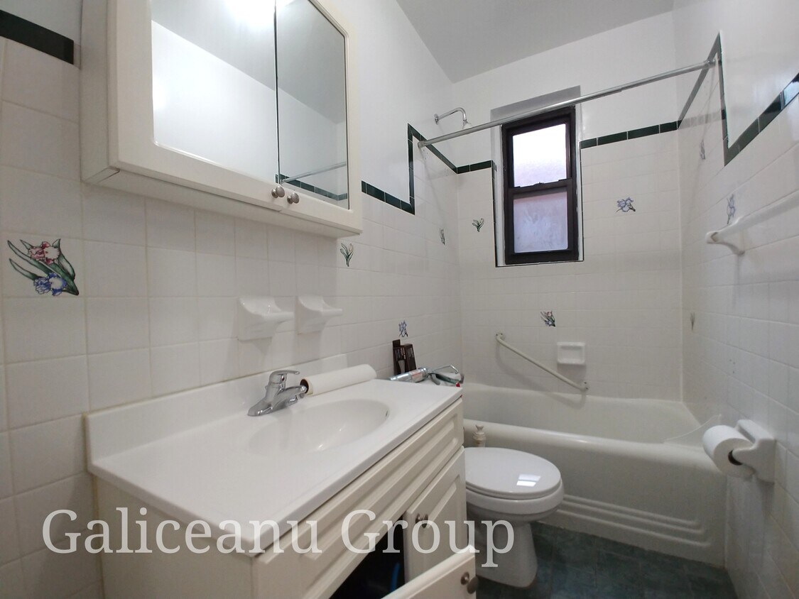 Primary Photo - 448 W 57th St
