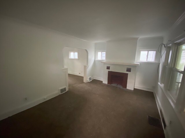 Foto del edificio - 9821 Raymond Ave